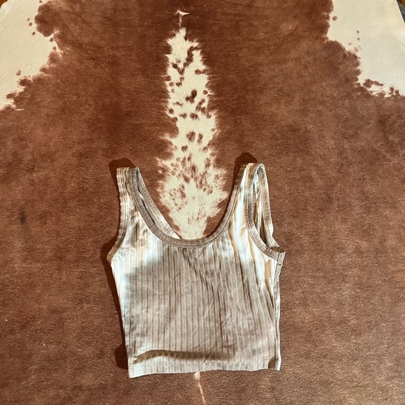 Shein tank top bundle 
size small 
3 tops total! - Picture 6 of 7